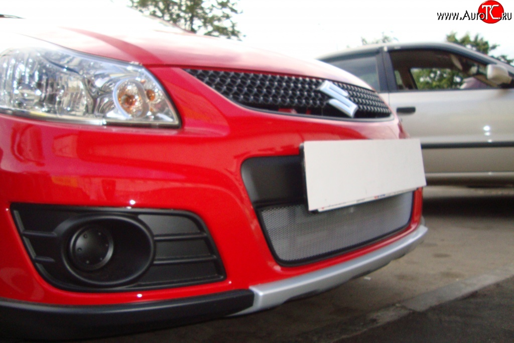 1 539 р. Сетка на бампер хетчбек (рестайлинг) Russtal (хром) Suzuki SX4 GYA,GYB  рестайлинг, хэтчбэк (2010-2016)  с доставкой в г. Пермь