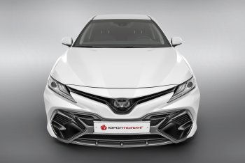 Накладка в центральный воздухозаборник переднего бампера Harius Toyota Camry  XV70 (2017-2021) дорестайлинг