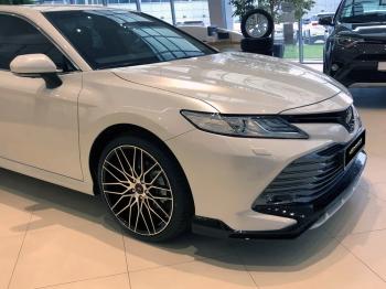 16 899 р. Накладка переднего бампера HEMMES Toyota Camry XV70 дорестайлинг (2017-2021)  с доставкой в г. Пермь. Увеличить фотографию 4
