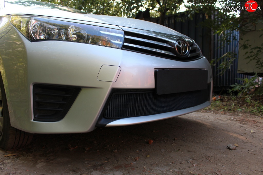 1 469 р. Сетка на бампер Russtal (черная) Toyota Corolla E180 рестайлинг (2016-2019)  с доставкой в г. Пермь