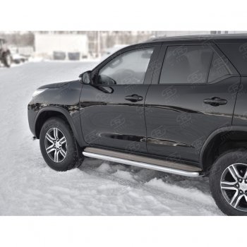 43 999 р. Порожки для ног (труба Ø63) SLITKOFF  Toyota Fortuner  AN160 (2015-2025) дорестайлинг, рестайлинг (лист - нержавейка, профиль - нержавейка)  с доставкой в г. Пермь. Увеличить фотографию 3