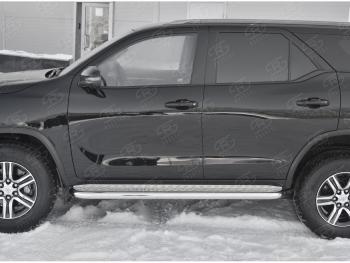 32 849 р. Защита порогов (труба d63 мм с листом) SLITKOFF  Toyota Fortuner  AN160 (2015-2020) дорестайлинг (Лист алюминий/профиль нержавейка)  с доставкой в г. Пермь. Увеличить фотографию 2