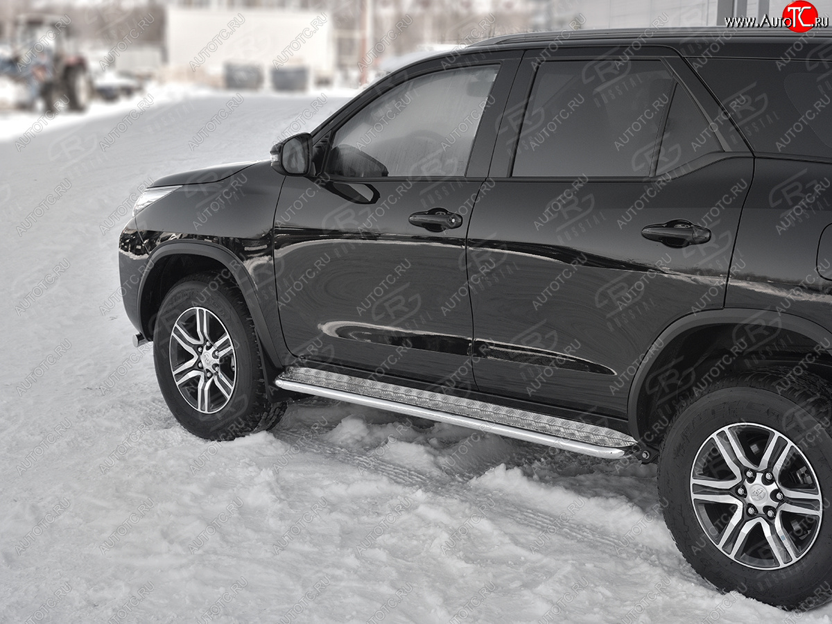 24 649 р. Порожки для ног SLITKOFF (Ø42 мм)  Toyota Fortuner  AN160 (2020-2025) рестайлинг (лист - алюминий, профиль - нержавейка)  с доставкой в г. Пермь