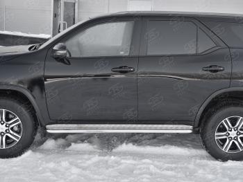 24 649 р. Порожки для ног SLITKOFF (Ø42 мм)  Toyota Fortuner  AN160 (2020-2025) рестайлинг (лист - алюминий, профиль - нержавейка)  с доставкой в г. Пермь. Увеличить фотографию 2