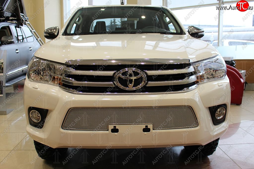 1 569 р. Защитная решётка в воздуховод автомобиля Russtal (хром) Toyota Hilux AN120 дорестайлинг (2016-2020)  с доставкой в г. Пермь