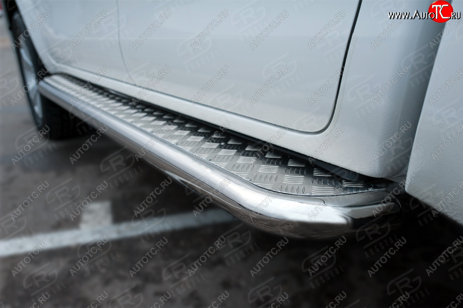 29 749 р. Порожки для ног SLITKOFF (Ø63 мм, BLACK ONYX)  Toyota Hilux  AN120 (2020-2025) 2-ой рестайлинг (лист - алюминий, профиль - сталь)  с доставкой в г. Пермь