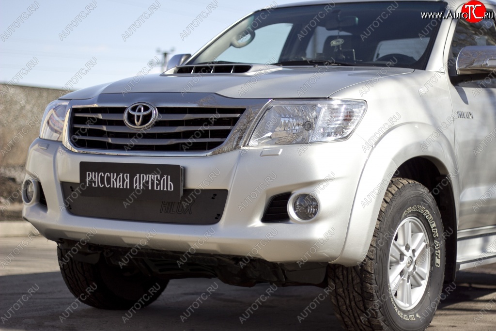 1 059 р. Зимняя заглушка решетки переднего бампера РА Toyota Hilux AN20,AN30  2-ой рестайлинг (2011-2016)  с доставкой в г. Пермь