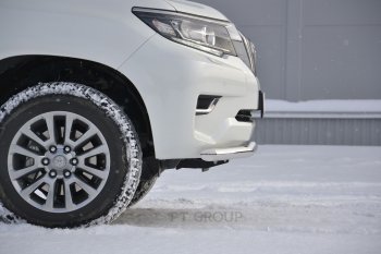 20 699 р. Защита переднего бампера одинарная из трубы d63 мм Petroil Tuning  Toyota Land Cruiser Prado  J150 (2017-2020) 2-ой рестайлинг (Нержавеющая полированная сталь)  с доставкой в г. Пермь. Увеличить фотографию 2