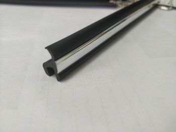 Универсальный уплотнитель FlexLine (16 mm U-LIP с хром полосой, 1 погонный метр) Лада 2108 (1984-2003)
