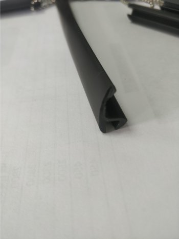 Универсальный уплотнитель FlexLine (17 mm, 1 погонный метр) Лада 2108 (1984-2003)