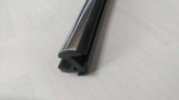 Универсальный уплотнитель FlexLine (8 mm U-LIP 2 лепестка, хромированная полоса, 1 погонный метр) Лада 2108 (1984-2003)