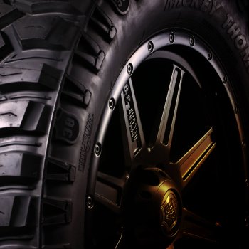 11 349 р. Грязевая покрышка Mickey Thompson DEEGAN 38™ R17 285x70 Toyota Land Cruiser 200 2-ой рестайлинг (2015-2021). Увеличить фотографию 4