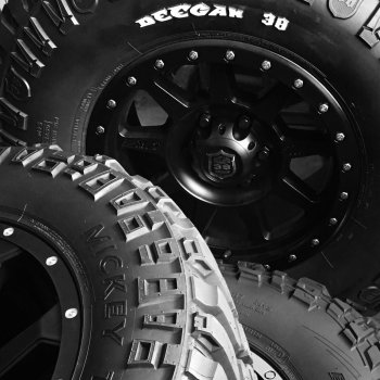 11 349 р. Грязевая покрышка Mickey Thompson DEEGAN 38™ R17 285x70 Toyota Land Cruiser 200 2-ой рестайлинг (2015-2021). Увеличить фотографию 7