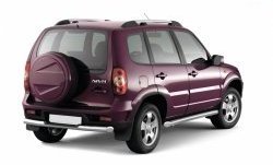 Защита порогов из трубы Ø76 Petroil Tuning Chevrolet Niva  2123 (2009-2020), Лада 2123 (Нива Шевроле) (2009-2021) (Нержавеющая полированная сталь)