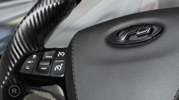 15 999 р. Анатомическое рулевое колесо Limited Edition (карбон и кожа алькантара) Лада Гранта FL 2190 седан рестайлинг (2018-2025) (Без подогрева, На базе руля клиента)  с доставкой в г. Пермь. Увеличить фотографию 3