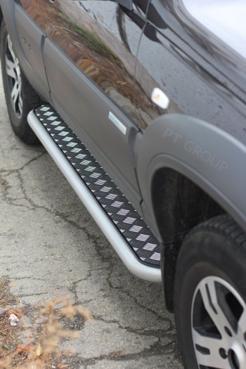 Порожки для ног Petroil Tuning (Ø51 мм) Chevrolet Niva  2123 (2009-2020), Лада 2123 (Нива Шевроле) (2009-2021) (Сталь с полимерным покрытием в цвет: серебристый ❞Искра❝)