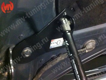 2 969 р. Упор капота MV-Tuning (одинарный) Volkswagen Golf Plus 6 (2009-2014)  с доставкой в г. Пермь. Увеличить фотографию 2