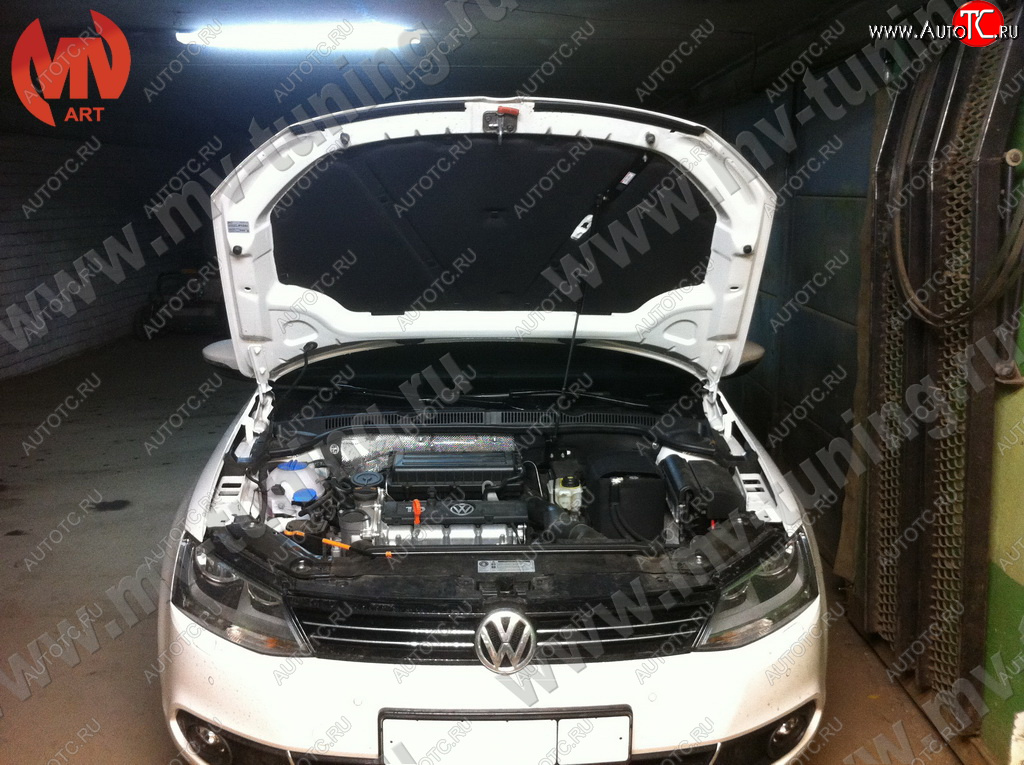 2 969 р. Упор капота MV-Tuning (одинарный) Volkswagen Jetta A6 седан рестайлинг (2015-2018)  с доставкой в г. Пермь
