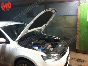 2 969 р. Упор капота MV-Tuning (одинарный) Volkswagen Jetta A6 седан рестайлинг (2015-2018)  с доставкой в г. Пермь. Увеличить фотографию 2