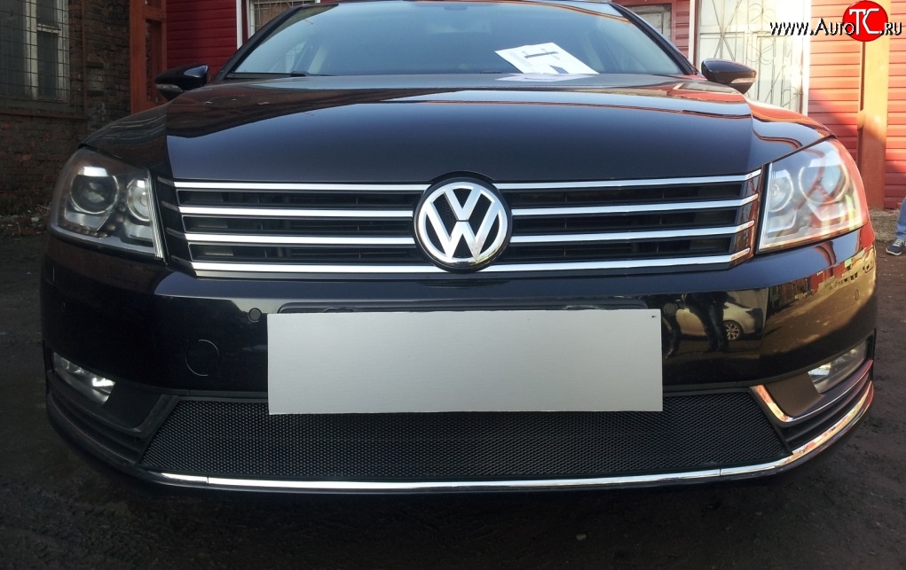 1 469 р. Сетка на бампер Russtal (черная) Volkswagen Passat B7 универсал (2010-2015)  с доставкой в г. Пермь