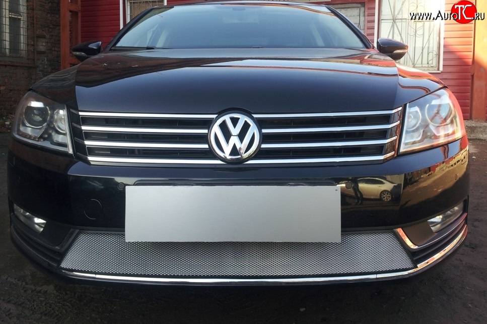 1 539 р. Сетка на бампер Russtal (хром) Volkswagen Passat B7 универсал (2010-2015)  с доставкой в г. Пермь
