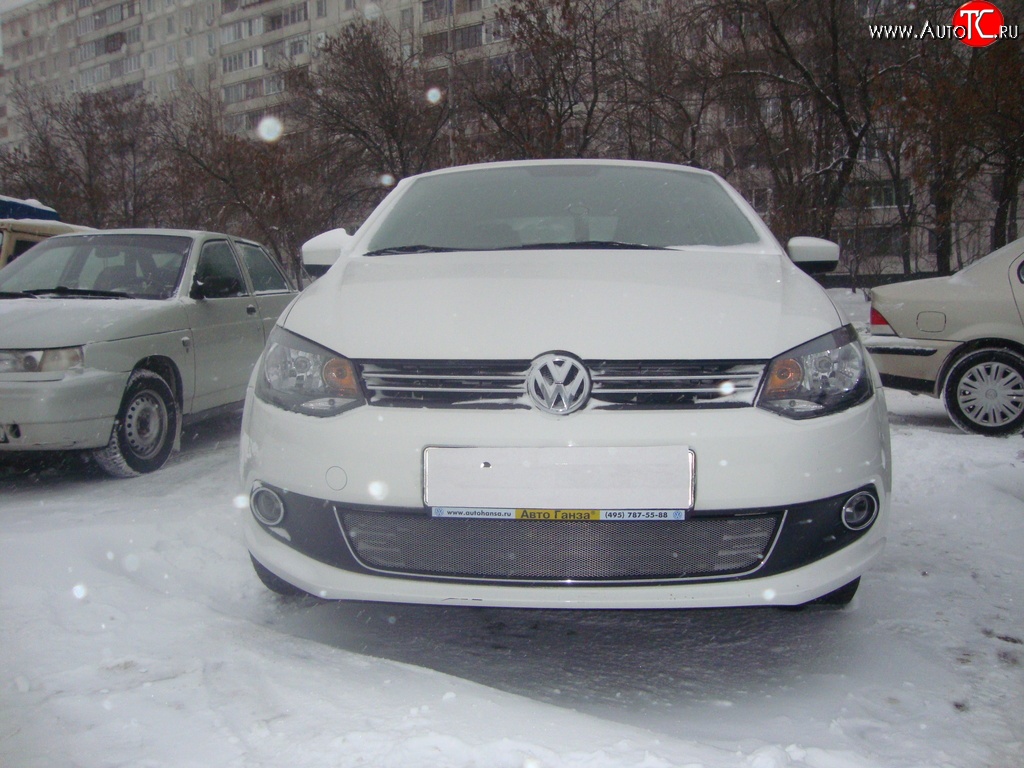 2 189 р. Сетка на бампер Russtal (хром) Volkswagen Polo 5 седан дорестайлинг (2009-2015)  с доставкой в г. Пермь