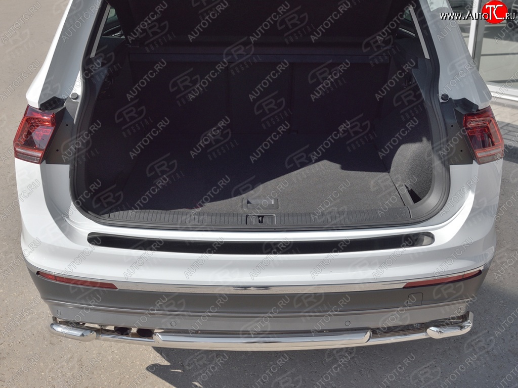1 479 р. Накладка на задний бампер (лист нерж зеркальный) Russtal Volkswagen Tiguan Mk2 дорестайлинг (2016-2020) (Неокрашенная)  с доставкой в г. Пермь