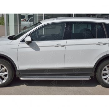 35 549 р. Порожки для ног (труба Ø42) SLITKOFF  Volkswagen Tiguan  Mk2 (2016-2020) дорестайлинг (лист - нержавейка, профиль - нержавейка)  с доставкой в г. Пермь. Увеличить фотографию 2