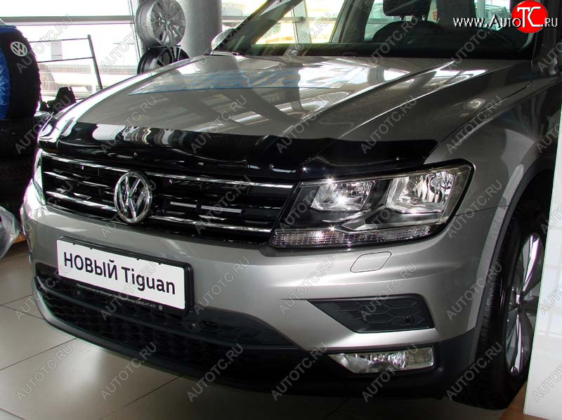 3 299 р. Дефлектор капота SIM Volkswagen Tiguan Mk2 дорестайлинг (2016-2020)  с доставкой в г. Пермь