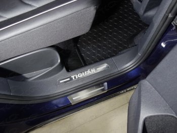 Пороги накладки задние ТСС Volkswagen Tiguan Mk2 дорестайлинг (2016-2020) (нержавейка полированная, надпись Tiguan)