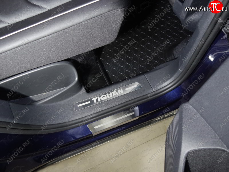 1 099 р. Пороги накладки задние ТСС Volkswagen Tiguan Mk2 дорестайлинг (2016-2020) (нержавейка полированная, надпись Tiguan)  с доставкой в г. Пермь