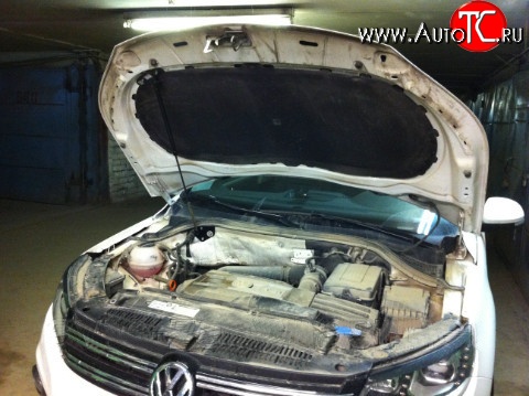 2 969 р. Упор капота Sport Volkswagen Tiguan NF рестайлинг (2011-2017)  с доставкой в г. Пермь