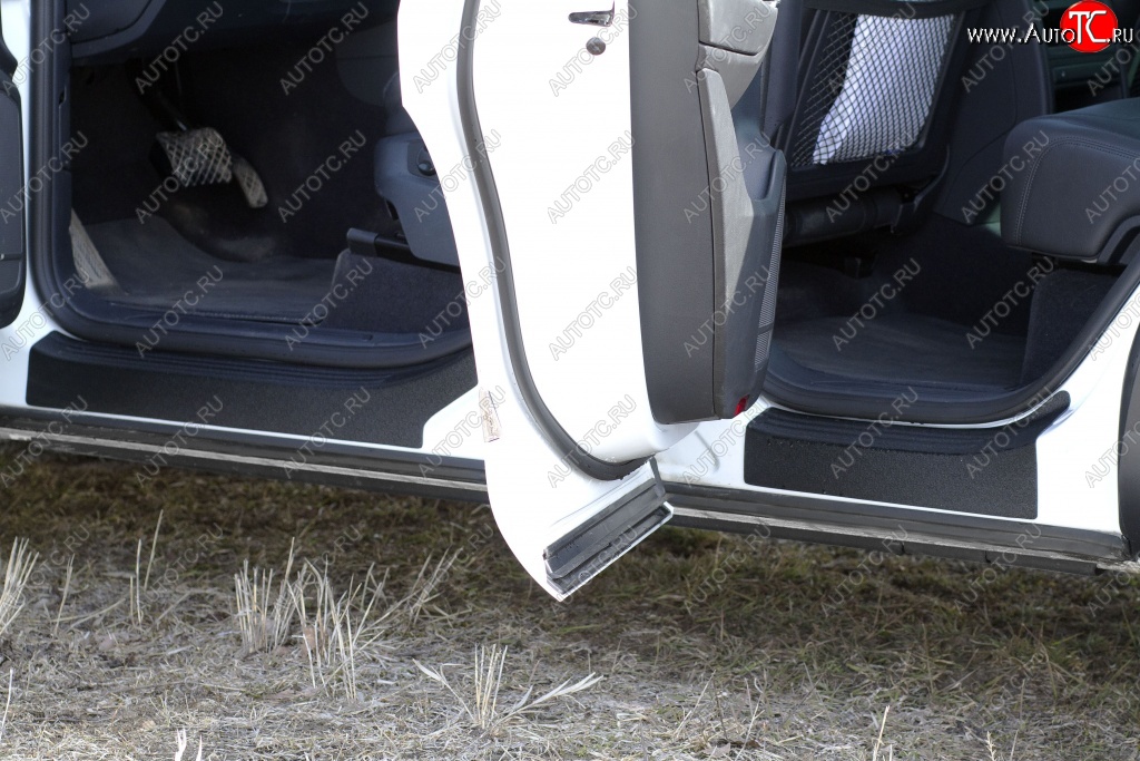 2 559 р. Накладки на порожки автомобиля RA Volkswagen Touareg NF рестайлинг (2014-2018) (Комплект (4 шт.))  с доставкой в г. Пермь