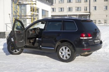 Накладки на внутренние пороги передних дверей RA Volkswagen Touareg  1 GP (2006-2010) рестайлинг