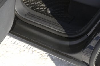 Накладки на внутренние пороги задних дверей RA Volkswagen Touareg  1 GP (2006-2010) рестайлинг