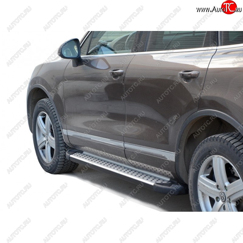 21 799 р. Порожки для ног Бумер (алюминий)  Volkswagen Touareg  NF (2010-2018) дорестайлинг, рестайлинг  с доставкой в г. Пермь