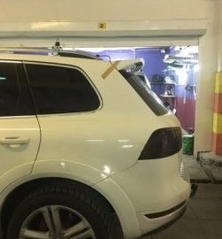 5 499 р. Спойлер Спорт Volkswagen Touareg NF дорестайлинг (2010-2014) (Неокрашенный)  с доставкой в г. Пермь. Увеличить фотографию 4