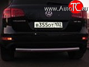 7 699 р. Защита заднего бампера d76 мм Металл Дизайн  Volkswagen Touareg  NF (2010-2014) дорестайлинг (полированная нержавейка)  с доставкой в г. Пермь