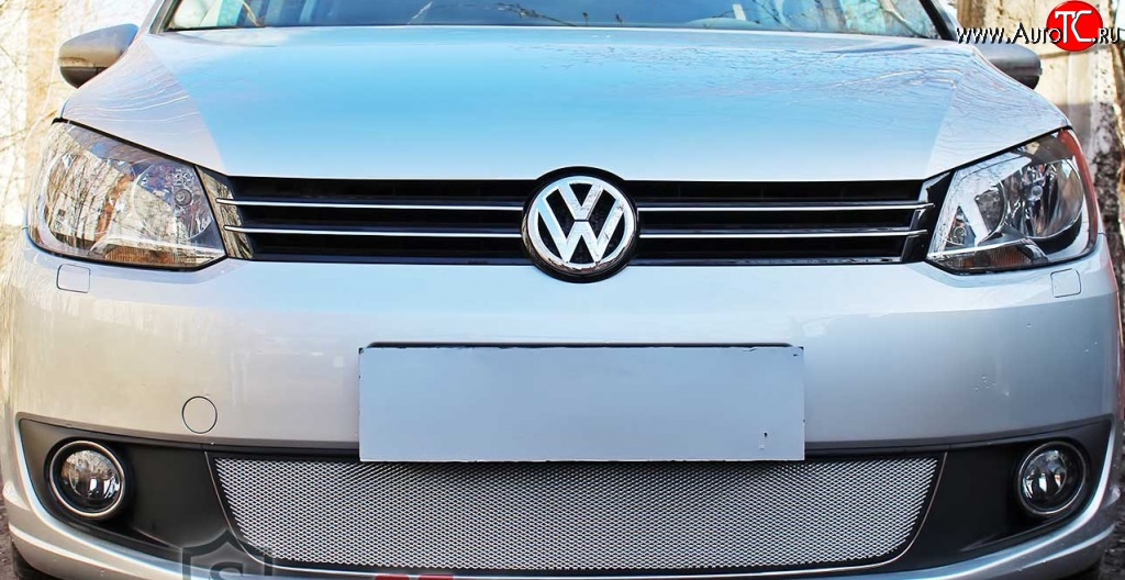 1 539 р. Сетка на бампер (рестайлинг) Russtal (хром) Volkswagen Touran 1T дорестайлинг минивэн (2003-2006)  с доставкой в г. Пермь